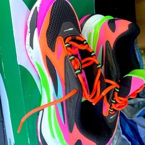 Women’s puma size 7 multicolor. Brand new condition, never worn.